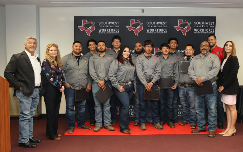 Photo of Powerline graduates posing at the January 2026 ceremony.